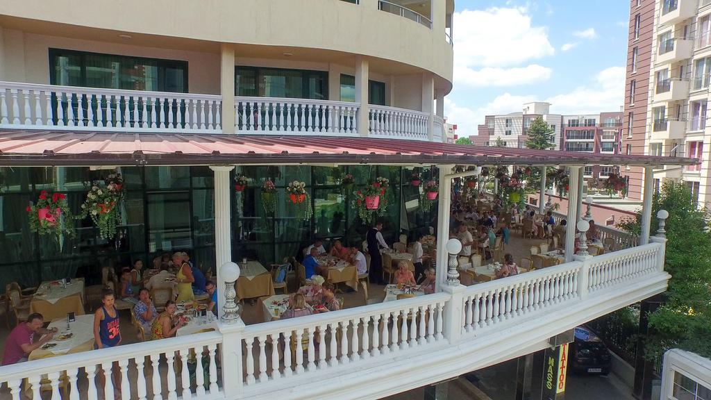 Planeta Hotel & Aquapark Free Beach Access 阳光海滩 外观 照片 A restaurant in the resort