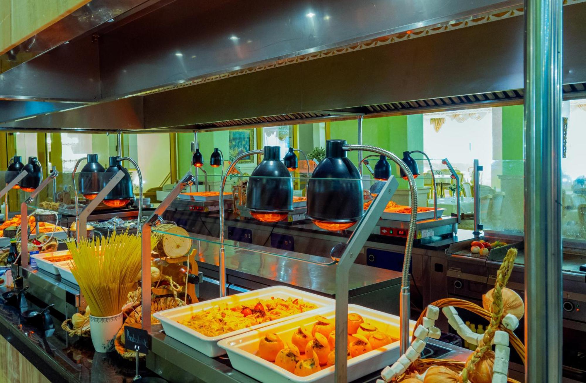Planeta Hotel & Aquapark Free Beach Access 阳光海滩 外观 照片 A chafing dish