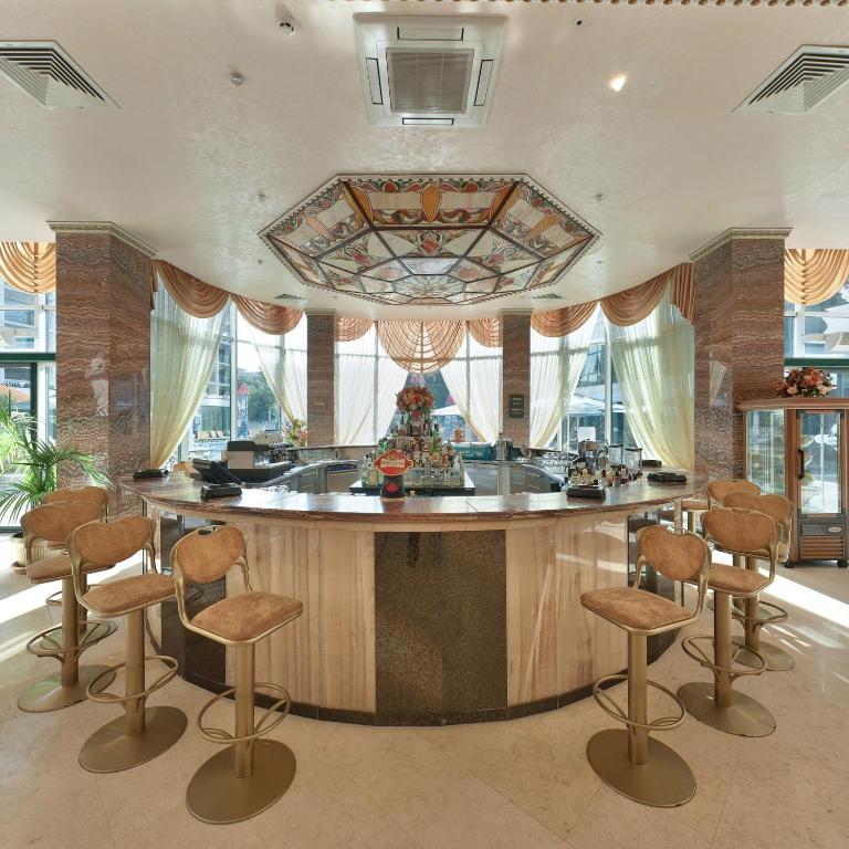 Planeta Hotel & Aquapark Free Beach Access 阳光海滩 外观 照片 The bar at the hotel