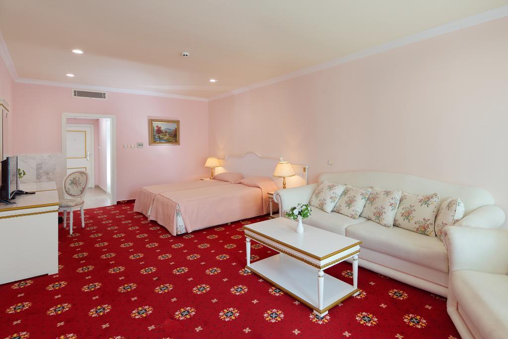 Planeta Hotel & Aquapark Free Beach Access 阳光海滩 外观 照片 A room at the hotel