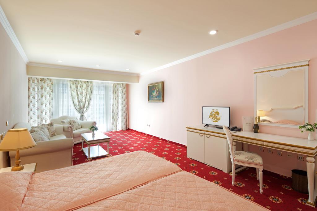 Planeta Hotel & Aquapark Free Beach Access 阳光海滩 外观 照片 A room at the hotel