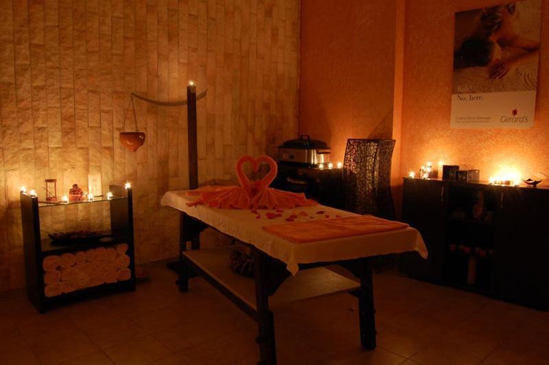 Planeta Hotel & Aquapark Free Beach Access 阳光海滩 外观 照片 A massage table
