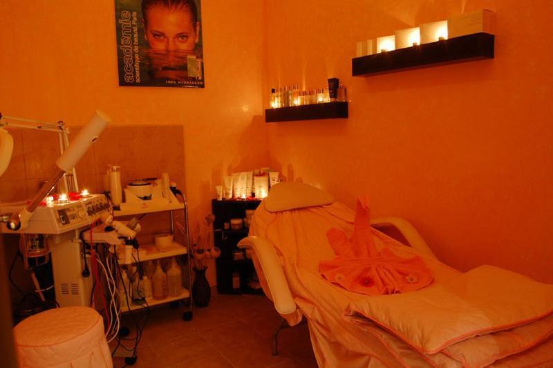 Planeta Hotel & Aquapark Free Beach Access 阳光海滩 外观 照片 A typical spa treatment room