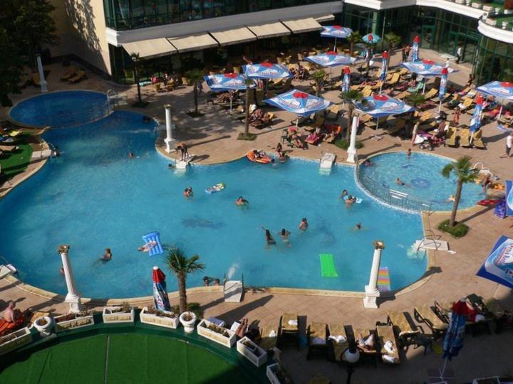 Planeta Hotel & Aquapark Free Beach Access 阳光海滩 外观 照片 The swimming pool at the complex