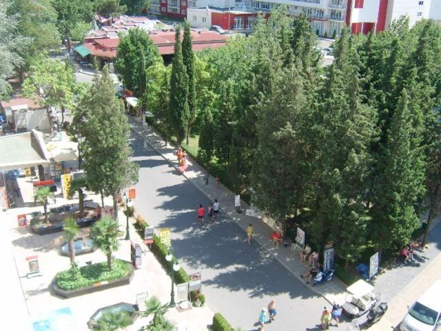Planeta Hotel & Aquapark Free Beach Access 阳光海滩 外观 照片 The main square of the town