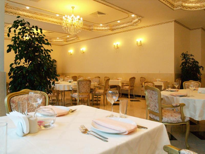 Planeta Hotel & Aquapark Free Beach Access 阳光海滩 外观 照片 Restaurant interior